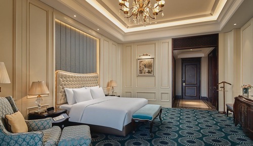 Standard Room, 1 King Bed, Lake View