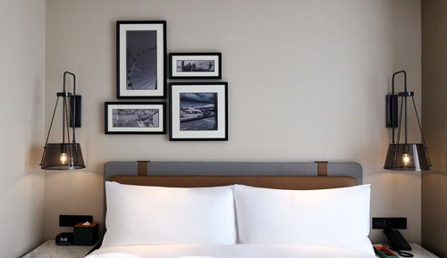 Deluxe Room, 1 King Bed, City View