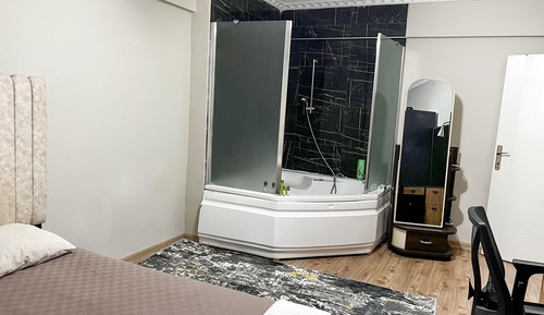 Business Apartment, 1 King Bed, Jetted Tub, Garden View