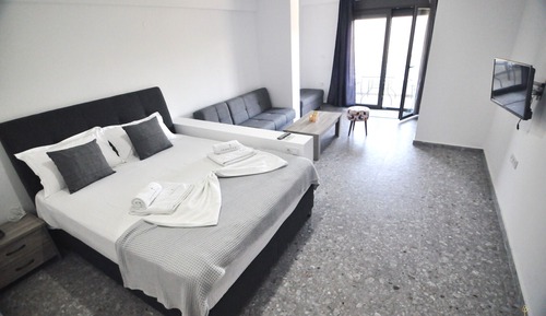 Luxury Studio Suite, 1 King Bed with Sofa bed