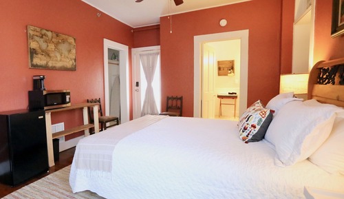 Bob Bunker Room - Queen Bed,1st Floor, ADA, No Pets