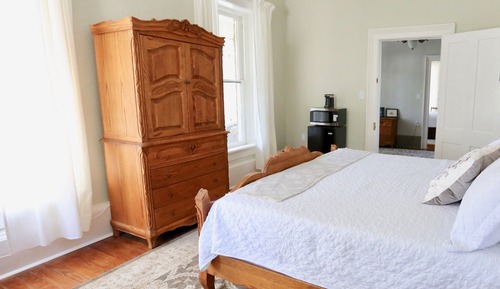 Chisholm Trail - King Bed, 2nd Floor, No Pets
