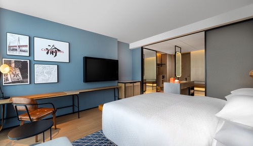 Deluxe Room, 1 King Bed, City View