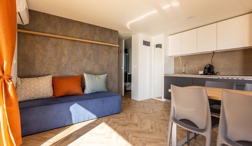 Classic Apartment, Lake View