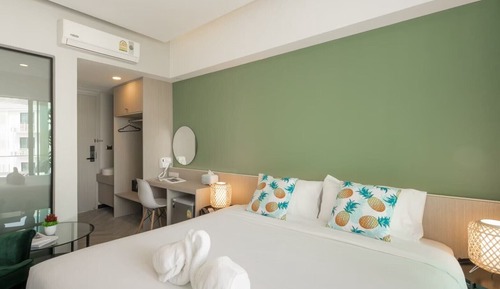Deluxe Studio, Balcony, Pool View