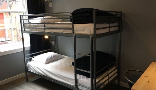 Private Room, Bunk Beds w/Living Room