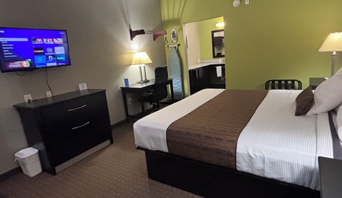 Standard Room, Non Smoking (1 King Bed & 1 Queen Bed)
