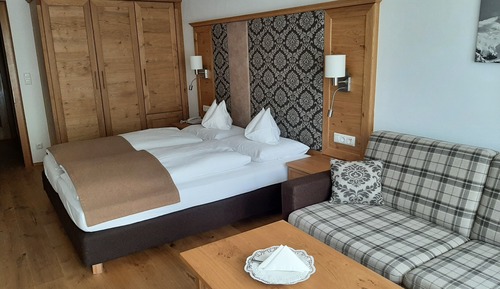 Standard Double Room, Balcony, Mountain View (Alpinzimmer Deluxe)