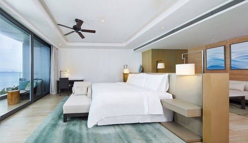 Studio Suite, 1 King Bed, Balcony, Ocean View