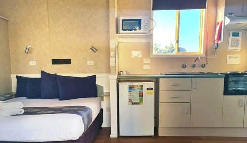 Studio Cabin (Triple Bunk)