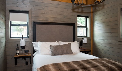 Luxury Nature Series Cabin, 3 Queen Beds, Wood Fireplace, River View (Kermode - Not Pet Friendly)