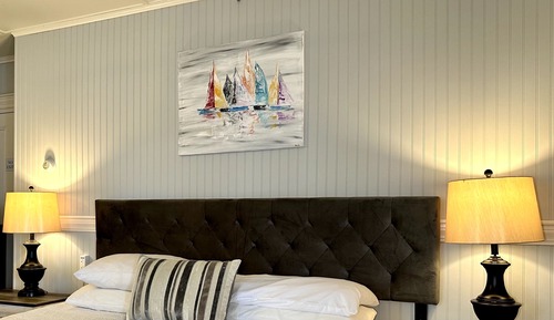 Standard Room, 1 King Bed, Private Bathroom
