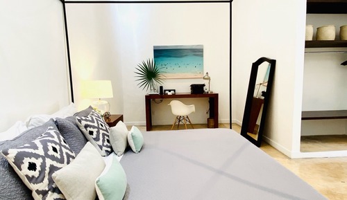 Suite, 1 King Bed (FRONTIER)