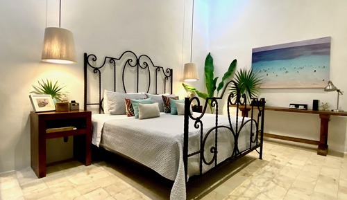 Suite, 1 King Bed (CAPITAL)