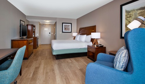 Oversized Suite, 1 King Bed with Sofa bed, Non Smoking, Oceanfront