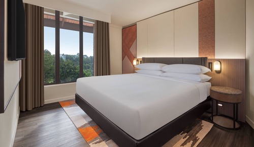 Suite, 1 King Bed with Sofa bed, Non Smoking (Balcony)