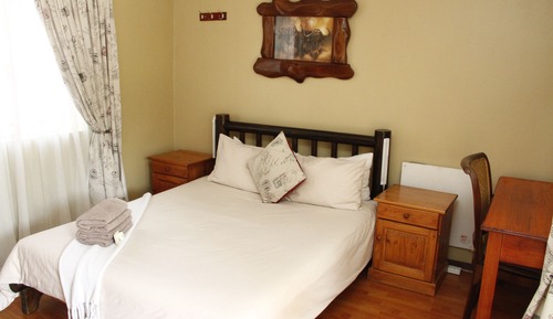 Standard Queen Room 