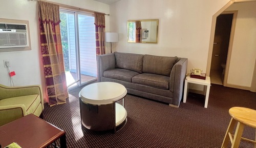 Three Bedroom Cottage with Kitchenette 