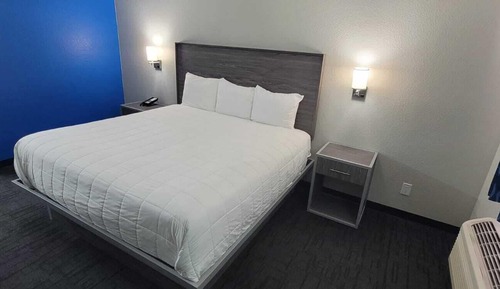 Deluxe Room, 1 King Bed
