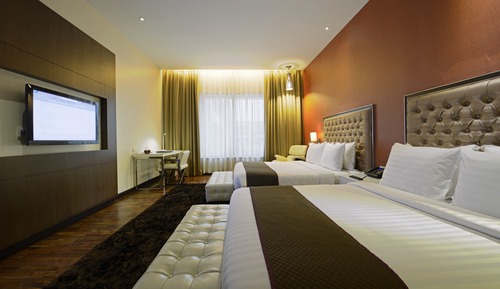 Deluxe Queen Family Room