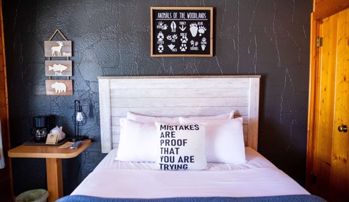 Standard Room, 1 Queen Bed (B2)