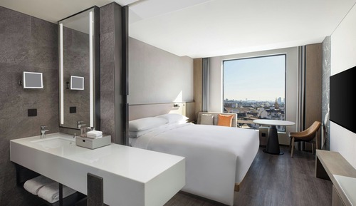 Standard Room, 1 King Bed