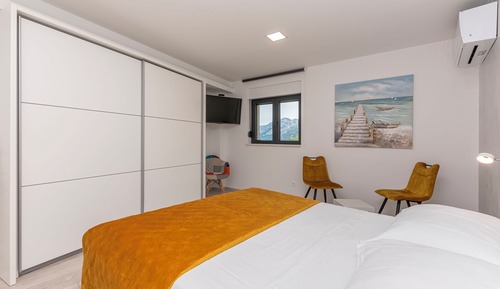 Apartment (A6)