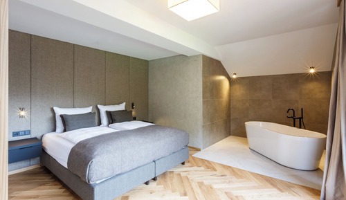 Signature Suite