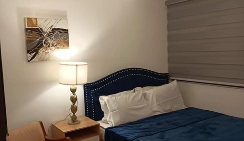 Executive Studio Suite, 1 Queen Bed, Non Smoking, Partial Sea View