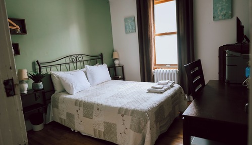 Comfort Room 201