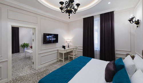 Deluxe Suite