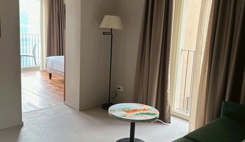 Suite, Balcony