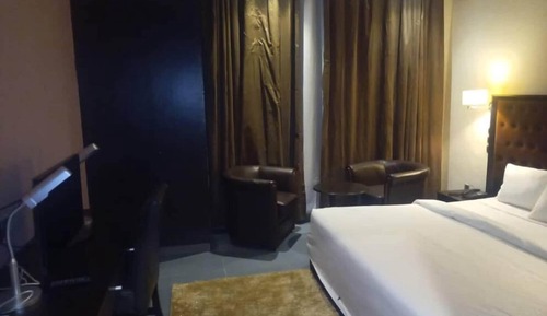 Deluxe Suite