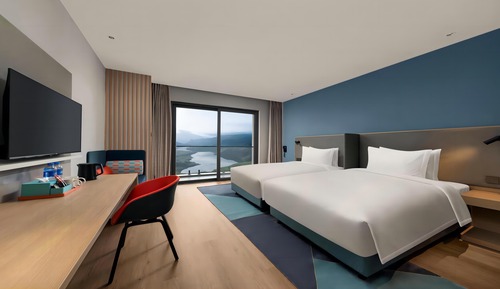 Standard Room, 2 Twin Beds, Balcony, Lake View