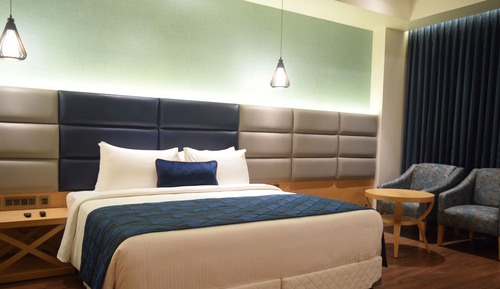Premium Room, 1 King Bed