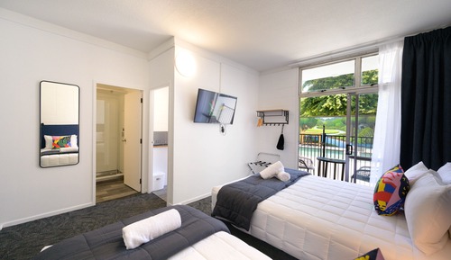 Pool Access Queen + 1 Single with Kitchenette & Ensuite bathroom