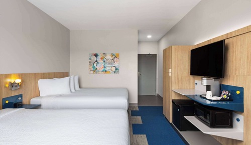 Room, 2 Queen Beds, Non Smoking, Bathtub