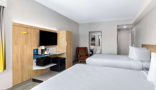 Studio Suite, 2 Queen Beds, Non Smoking, Bathtub