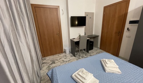 Basic Room, 1 Queen Bed, Ensuite, City View