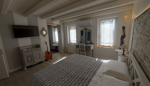 Classic Room, 1 King Bed