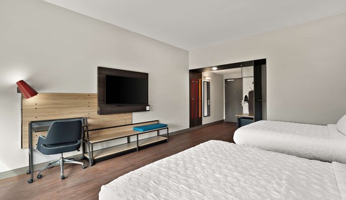 Room, 2 Queen Beds, Accessible, Bathtub (Mobility & Hearing)
