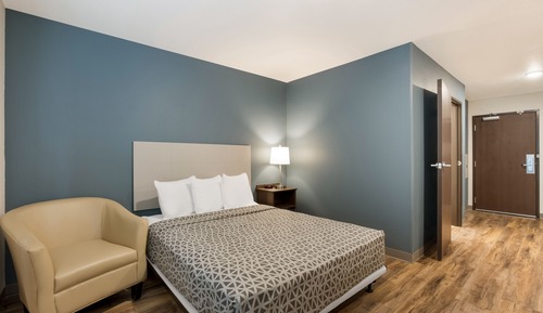 Suite, 1 Queen Bed, Accessible, Non Smoking (Accessible Tub)