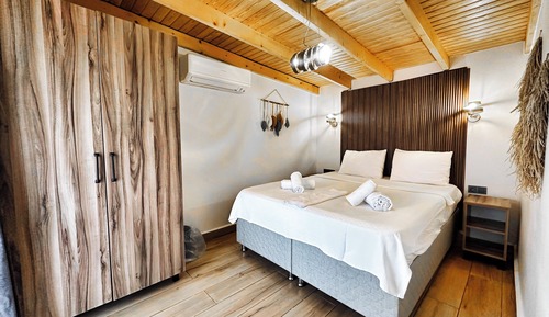 Superior Room, 1 Double Bed, Patio, Garden View