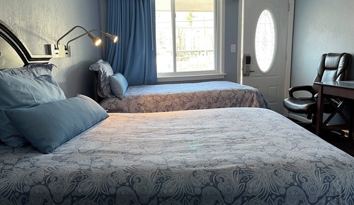 1 Twin Bed and 1 Double Bed