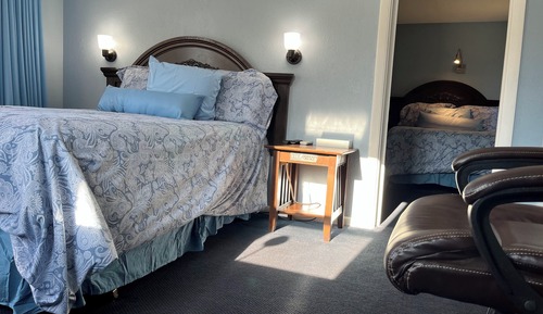 2 Double Beds