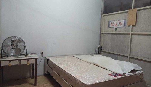 Basic Double Room, 1 King Bed