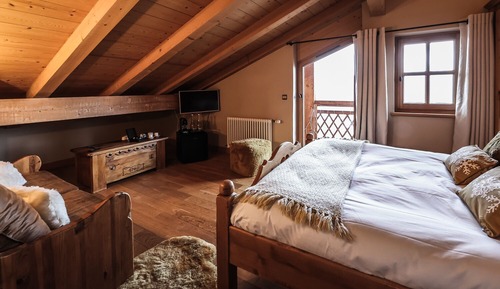 Suite, 1 King Bed, Mountain View