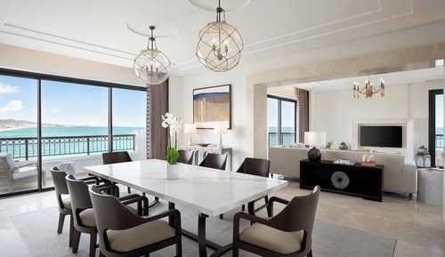 Signature Suite, 1 King Bed, Non Smoking, Corner