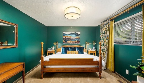 House, Multiple Beds, Kitchen, City View (Hillview - #731)