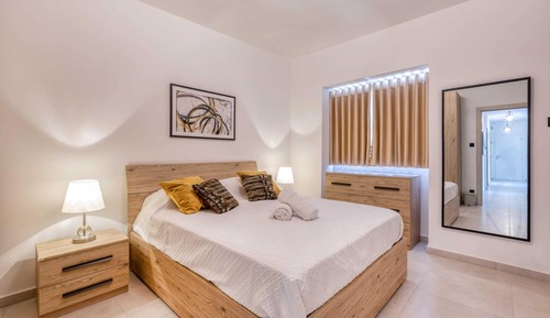 Basic Apartment, Multiple Beds